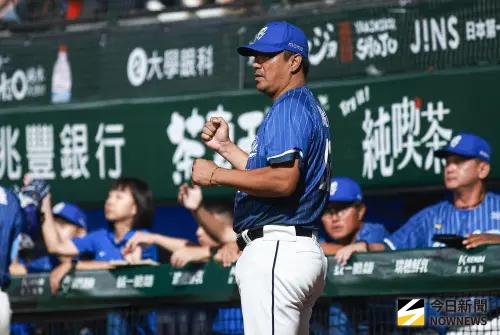 中職／力亞士「球鞋太亮」爭議！陳金鋒還原事發：這是他們的權益
