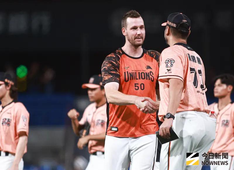 ▲統一獅先發投手布雷克（中）在最後一刻遭到註銷，坦言心境很難過，但仍期待未來可以挑戰成為隊史第一位本土洋投。（圖／記者葉政勳攝 ,2025.08.29）