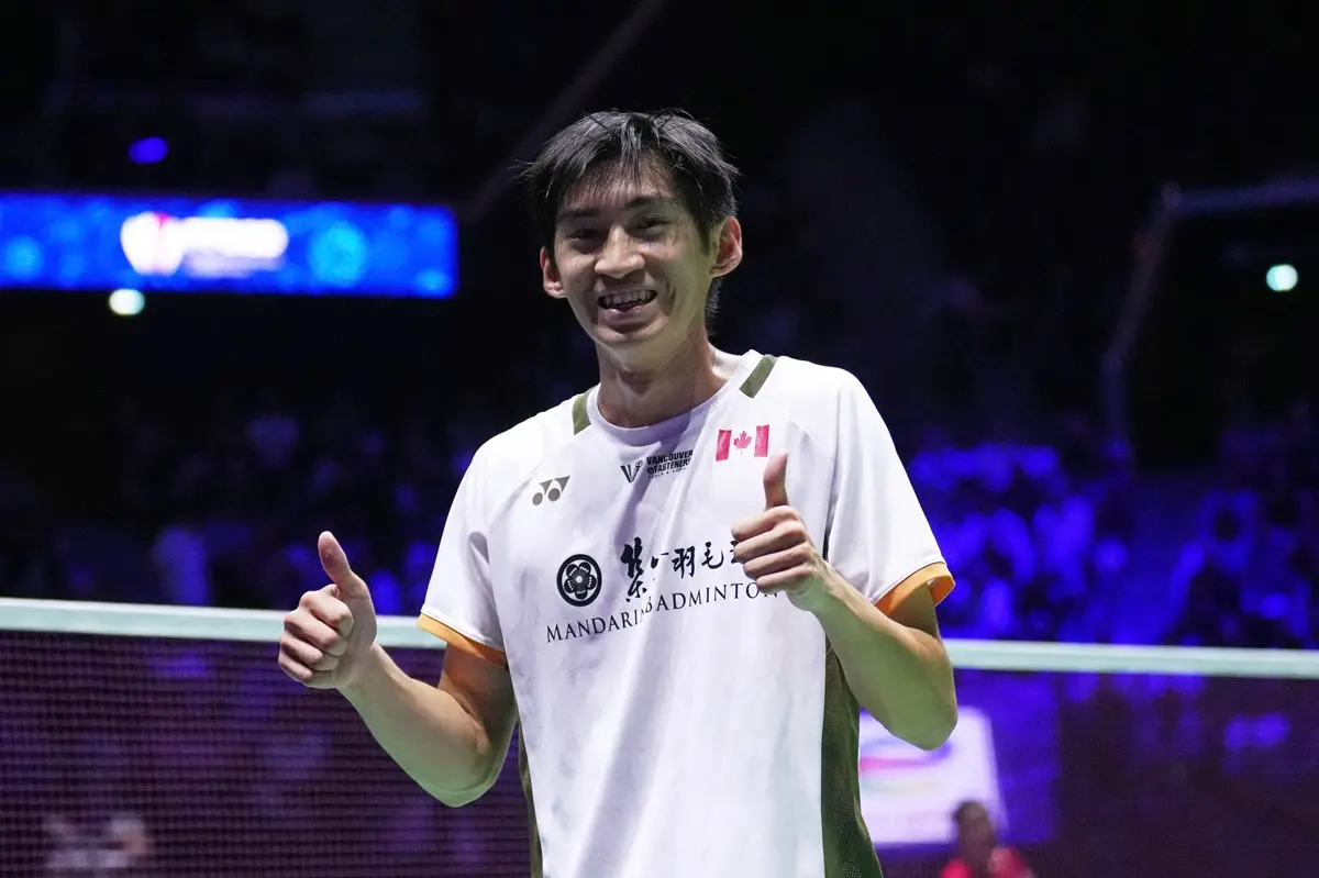 ▲世界排名第50的加拿大小將賴浩俊以直落二22：20、21：18擊敗2021年世錦賽金牌得主、新加坡一哥駱建佑，勇闖四強。（圖／美聯社／達志影像）