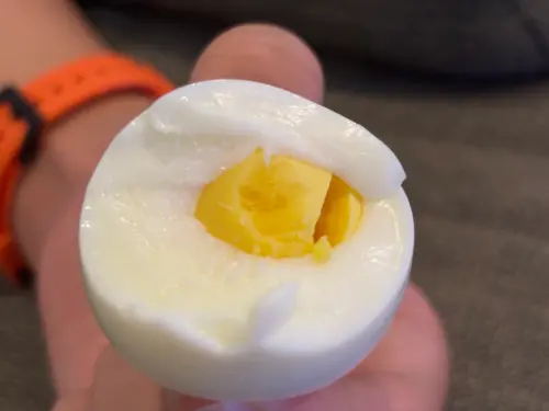 ▲原本覺得蛋黃乾乾的、不喜歡吃水煮蛋的小孩，居然一口氣連吃了4顆。（圖／記者徐銘穗攝）