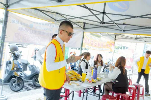 ▲網紅鳳梨上個月才被連開12槍，沈寂1個多月後再度現身，疑似正式轉戰房仲業。（圖／翻攝自鳳梨Threads@yi0107）