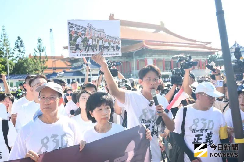    ▲民眾黨前主席柯文哲因涉入京華城容積率弊案遭羈押至今，民眾黨在北市自由廣場「終結政治追殺、找回國家正義」活動，柯文哲妻子陳佩琪、黨主席黃國昌等黨公職均出席。（圖／記者林柏年攝，2025.08.30）  