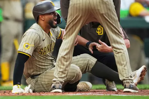 MLB／教士明星游擊手受傷！柏加茲例行賽恐報銷　自打球左腳骨折
