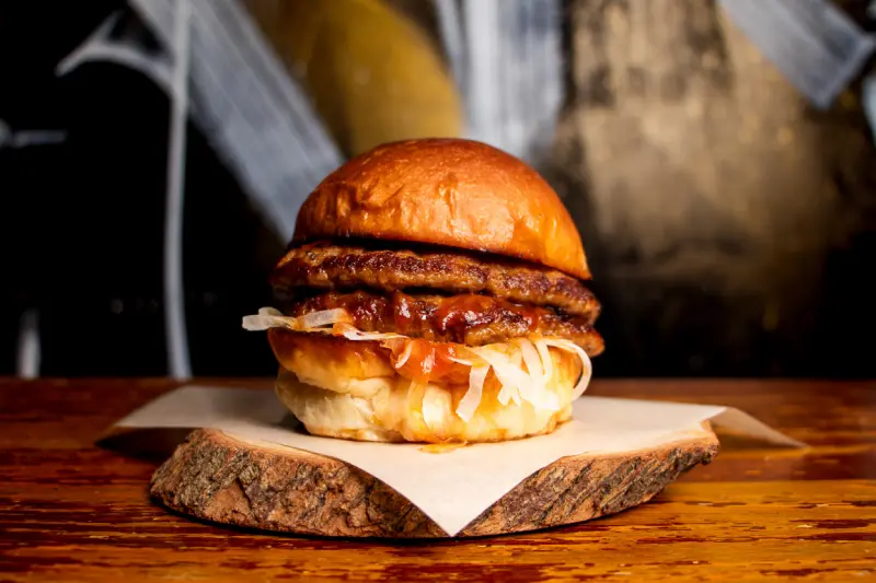 ▲圓山漢堡嘉年華今（30）日登場，於台北圓山花博廣場舉行，集結超過50家漢堡品牌，包含號稱是林書豪私藏神秘漢堡店「臺虎精釀 啜飲室大安」。（圖／主辦方flavor提供）