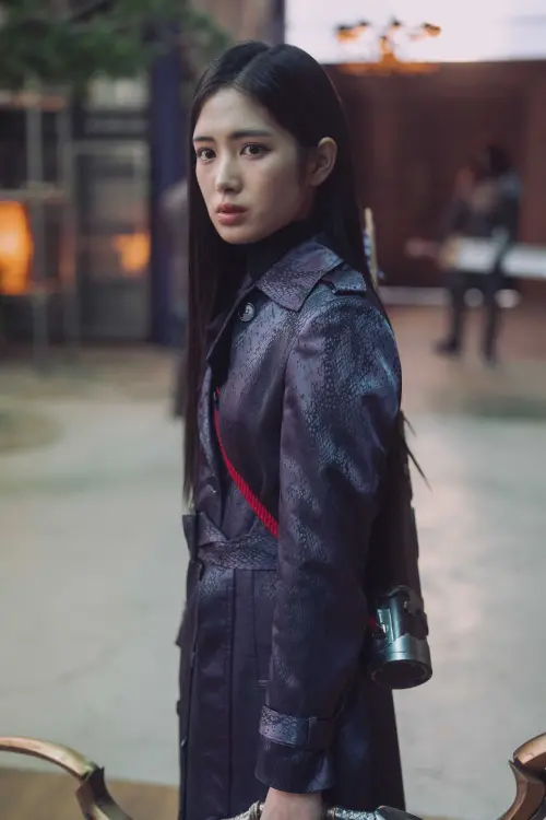 ▲▼雷嘉汭在《十二使者》飾演生肖蛇的鈴兒，她的是弓。（圖／Disney+、記者陳雅蘭攝）