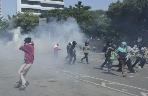 印尼街頭抗議升級！騎士遭軍車輾斃引發眾怒　衝擊普拉伯沃政府

