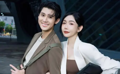 許允樂見家長了！在李玉璽父母身後偷牽手　一家人同款細腿引熱議
