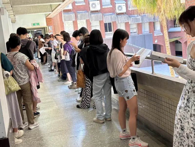 ▲首場集中測驗今天在全國14個考區同步舉行，約1400名完成48小時專業課程的學員參加測驗，到考率超過96%。（圖／環境部提供）