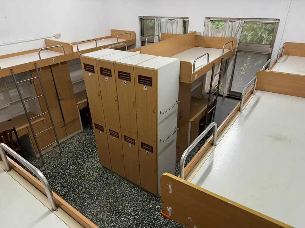 ▲一名東吳大學的學生分享校內8人寢室，宿舍配置曝光後，卻引來許多網友驚呼：「如果不說東吳的話，看起來蠻像在當兵的。」（圖／取自東吳大學官網ch.scu.edu.tw）