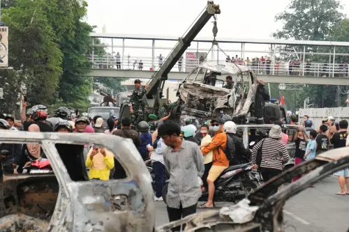 ▲印尼示威潮已從雅加達蔓延至其他地區。（圖／美聯社／達志影像）