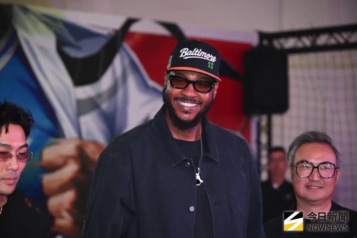 ▲NBA球星安東尼（Carmelo Anthony）今（30）日以活動大使的身分重磅出席《2025 GQ Style Fest 潮流文化祭》，不少「瓜粉」早早來排隊搶合照，甜瓜也相當親民，與球迷度過一度美好時光。（圖／記者林柏年攝）