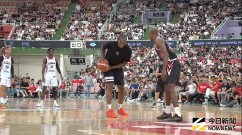 影／雷納德單挑台灣小將！林信寬無懼NBA球星　硬是「單吃」2球　
