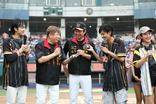 中職／綜藝大集合「送幸福」進棒球場！林岳平加碼紅包、胡瓜開球
