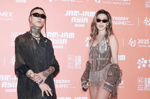 ▲蔡詩芸（右）首度與沖繩饒舌歌手OZworld（左）聯手演出，帶來讓觀眾驚喜的表演。（圖／讀者提供）