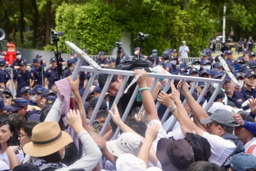 不捨員警受傷！顏若芳批民眾黨淪黑道堂口　小草變黃國昌的白衛兵
