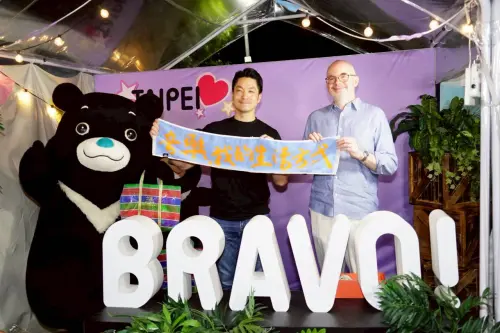 壓軸場湧14萬人！AIT谷立言也來了　同框蔣萬安看大稻埕480秒煙火
