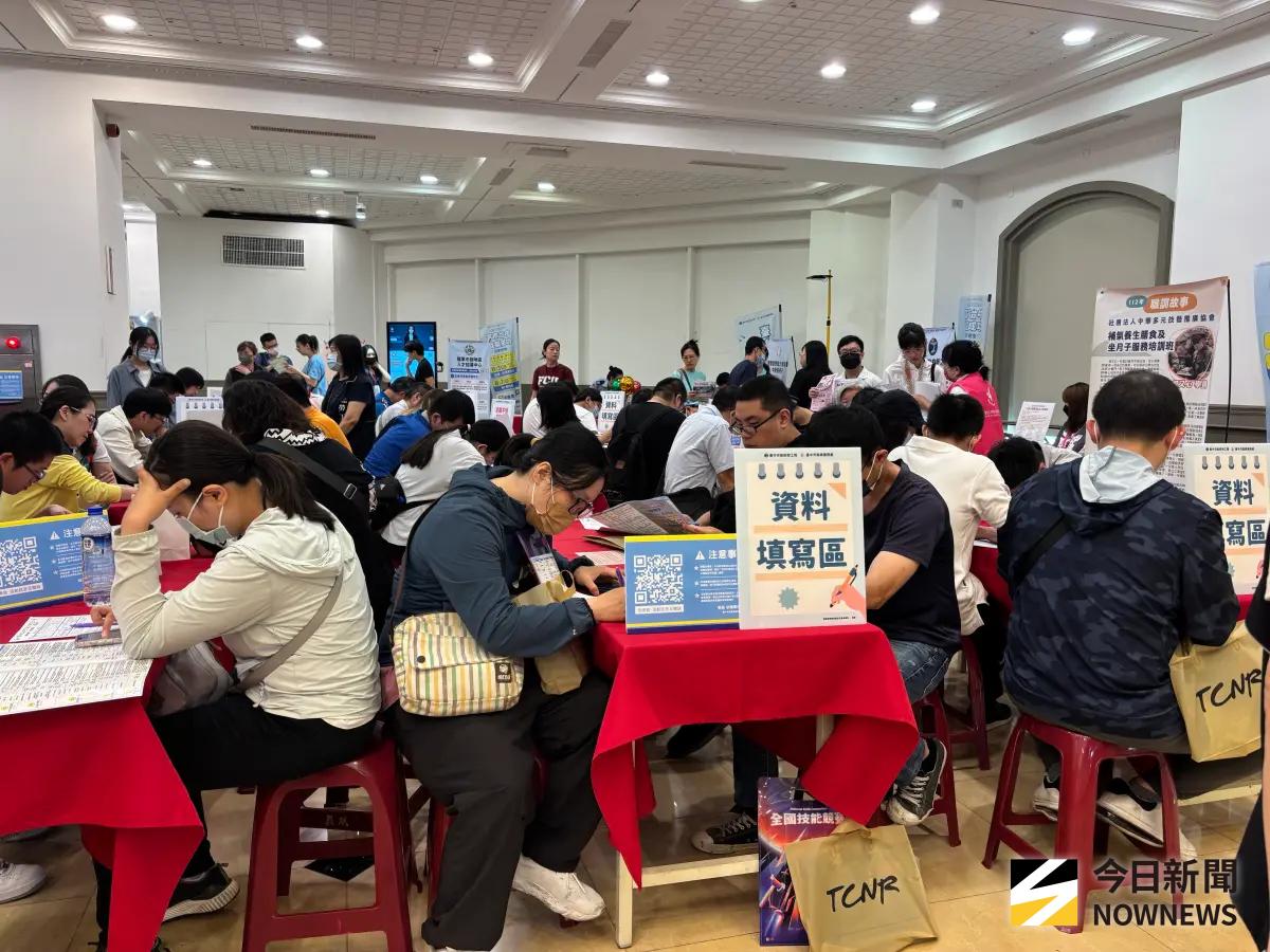 ▲主計總處於今（27）日發布9月人力資源調查統計結果，9月失業率為3.38%，較上8月下降0.07個百分點，是在連續3個月上揚後終於回跌。（圖／記者金武鳳攝，2025.8.31)