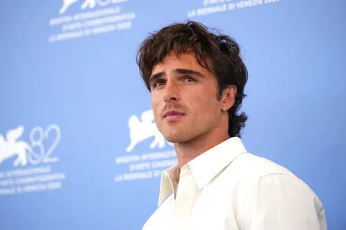 ▲澳洲帥氣小生雅各艾洛迪，要變成《科學怪人》中的怪物，每次都要化10小時的特效妝，他卻樂於接受挑戰。（圖／美聯社／達志影像）