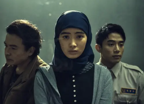 ▲雷嘉汭（中）在《八尺門的辯護人》把印尼女孩演得活靈活現，不少觀眾以為她真的是印尼人。（圖／摘自IG@regina_lei_)