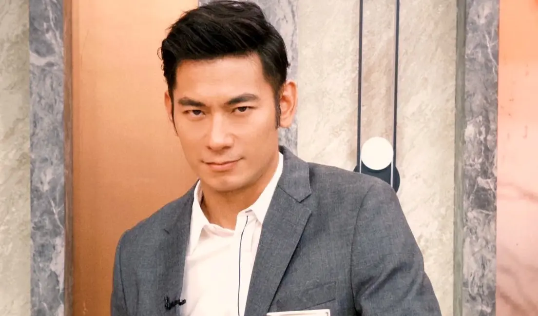 ▲士林甜不辣攤因銅板價美食深受老顧客喜愛，就連張菲都是常客之一，但不料老闆在本月初猝逝，招牌叫賣嗓音成絕響，讓許多主顧客都非常不捨，而老顧客之一亮哲（如圖），也在得知消息後悲痛發文哀悼：一路好走。（圖／亮哲。遊。藝FB）