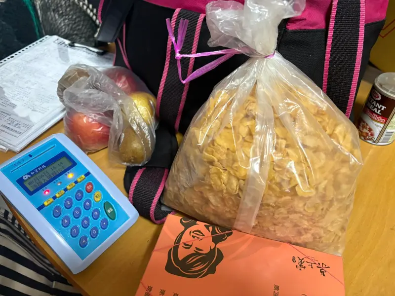 ▲醫師表示，許多人常會到超商購買「玉米片加牛奶」，或在超市採購玉米片當早餐，但玉米片並非天然的燕麥。（圖／翻攝思思醫師，陪你健康的好朋友臉書）