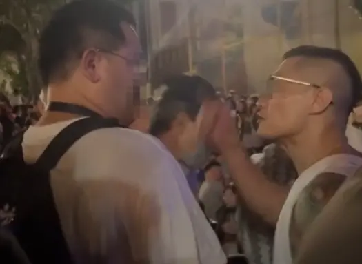 全武行又+1！大稻埕看煙火火氣大 刺青男化身「一拳超人」KO壯漢