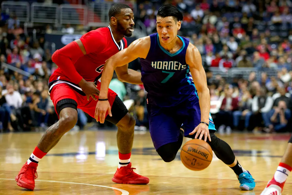 ▲林書豪與相差3歲的2010年NBA選秀狀元沃爾（John Wall）有諸多緣分，兩人不僅於2010年同一年叩關最高殿堂，如今也於2025年8月宣布退休。（圖／美聯社／達志影像）