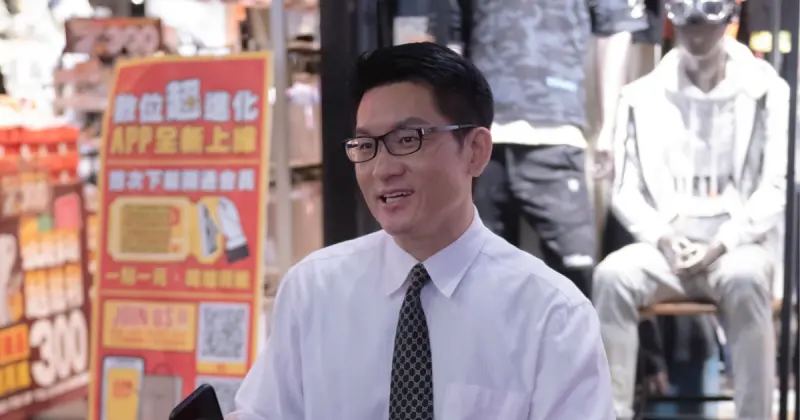 ▲童仲彥收到地政士證書，準備回故鄉開業，究竟地政士事務所在做什麼呢？收入多少？專業代書對此解答了。（圖／翻攝自童仲彥臉書）