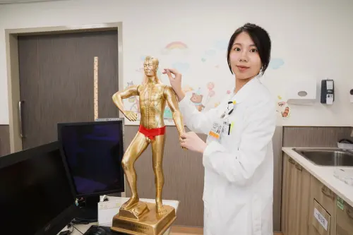 「咬牙切齒」治不好！顳顎關節症候群搞鬼　中藥＋針灸1個月改善
