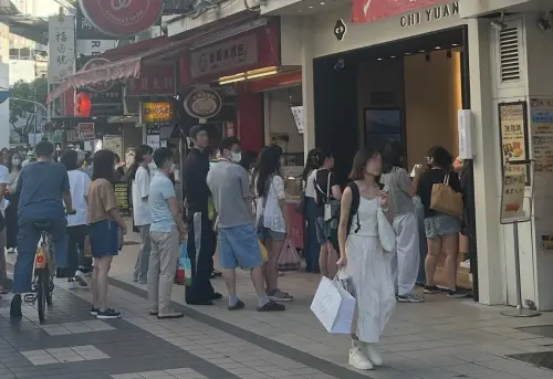 不是得正、UG！台灣「1手搖飲」突然大排隊　眾喝上癮：茶香順口
