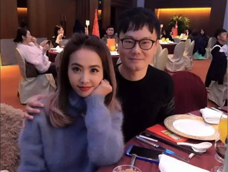 ▲天后蔡依林（左）的恩師陳澤杉（右）開公司，遭女會計Ａ走51萬元，法院減刑又給緩刑的原因是女會計還錢認罪，陳澤杉也願意諒解。（圖／翻攝臉書）