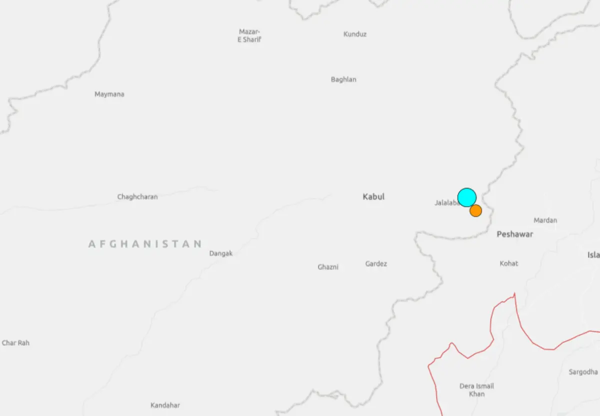 ▲阿富汗東部、靠近巴基斯坦邊境，當地時間週日深夜，發生規模6、深度僅8公里的極淺層強震。（圖／翻攝自USGS）