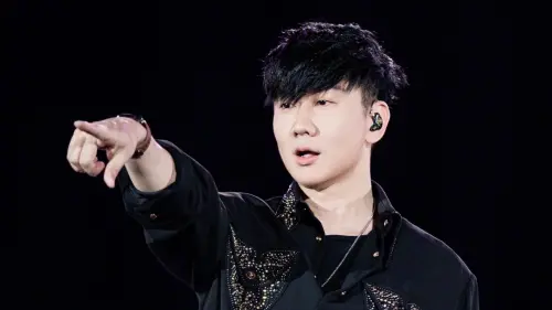 ▲AAA 2025將於12月6日在高雄登場，今（1）日公布壓軸嘉賓林俊傑，連同YENA、CORTIS、KickFlip與QWER共41組藝人亮相，堪稱年底最盛大娛樂嘉年華。（圖／翻攝自林俊傑微博）