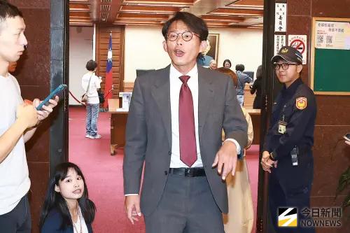 影／黃國昌新會期報到又開砲　「大罷免大烙賽」盼民進黨記取教訓
