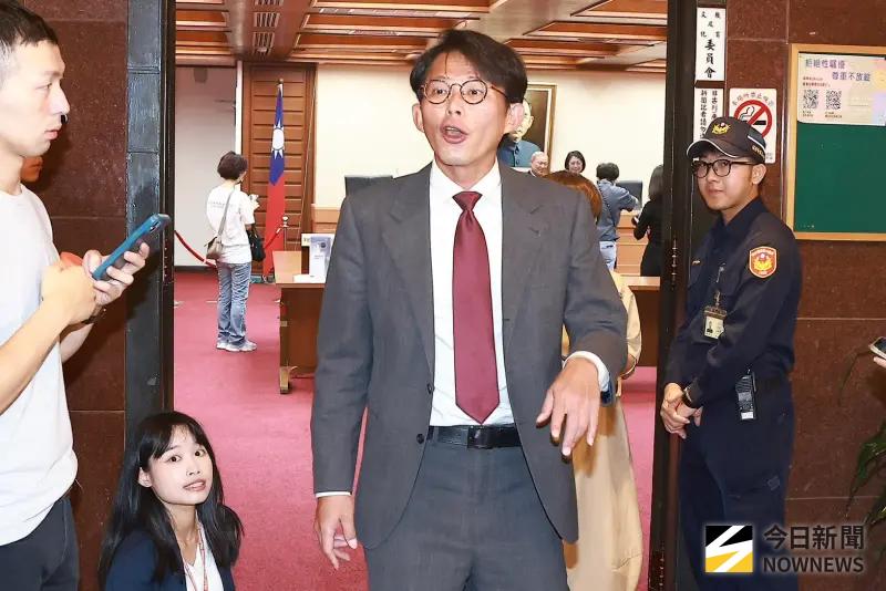 名家論壇》黃創夏／大燈泡小蠟燭的「國昌困局」