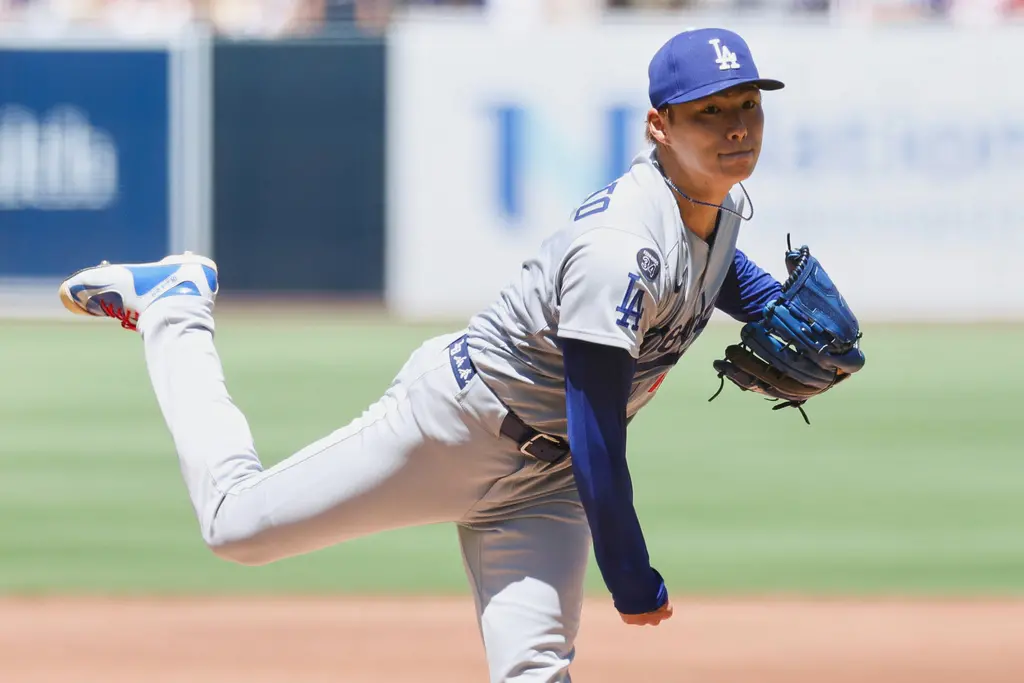 ▲效力美國職棒大聯盟（Major League Baseball）洛杉磯道奇的日籍王牌山本由伸，於今（19）日在主場面對舊金山巨人先發登板。雖然出現個人生涯最差的單場6次四壞球保送，但他仍力保不失。（圖／美聯社／達志影像）