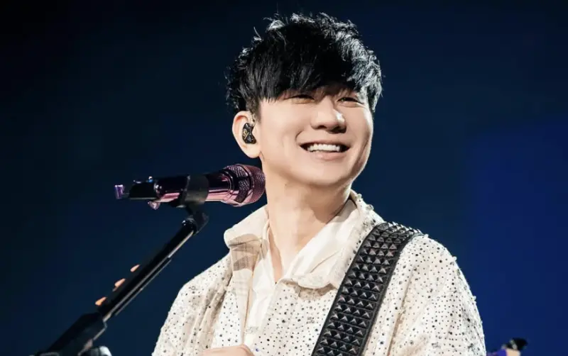 ▲林俊傑（如圖）出道多年，外傳他出身CEO家族，爸爸是新加坡最大電信公司的股東，媽媽、姑姑和哥哥也都來頭不小。（圖／翻攝自IG@jjlin）