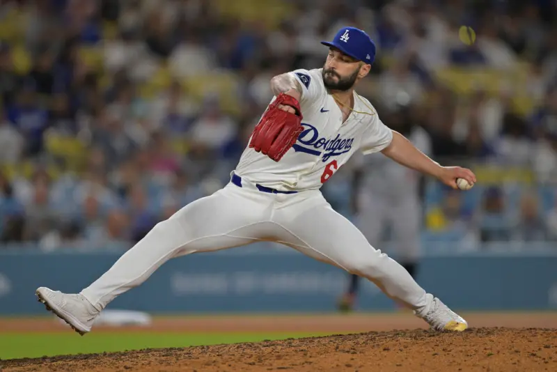 ▲MLB洛杉磯道奇牛棚投手史考特（Tanner Scott）今（1）日在對上亞利桑那響尾蛇的比賽中，於第8局登板救援，被「卡仔」卡洛爾（Corbin Carroll）敲出追平三分砲，苦吞本季第8次救援失敗，同時也是本季第3次搞砸山本由伸勝投，史考特賽後受訪時也坦言感覺糟透了。（圖／美聯社／達志影像）