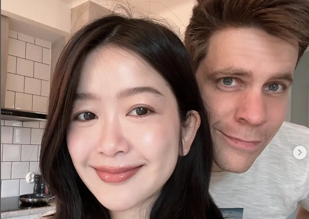 ▲查理嫁給瑞典老公Jonas後，近年移居瑞典，目前懷孕的她也打算留在瑞典生產，只要想到長途跋涉加上帶寶寶回瑞典程序繁瑣，就決定不回台灣生產了。（圖／翻攝自IG@coindevanity）