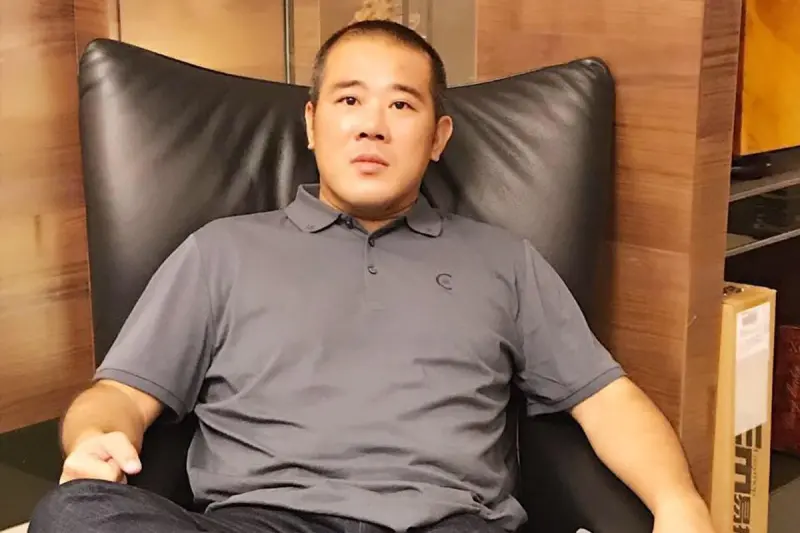 ▲無黨籍嘉義縣議員「雨刷」蔡政宜涉洗錢防制法、組織犯罪防制條例等罪嫌，今日下午橋頭地方法院開庭審理，裁定蔡男羈押禁見。（圖／取自蔡政宜臉書）