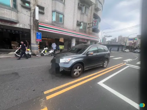 ▲昨天（31號）三峽一名謝姓老翁開車闖紅燈，不慎撞上正在過馬路的16歲少女。（圖／警方提供）