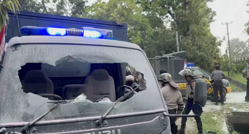 ▲被譽為度假天堂的峇里島（Bali）首府丹帕沙（Denpasar）近日爆發示威事件。（圖／美聯社／達志影像）