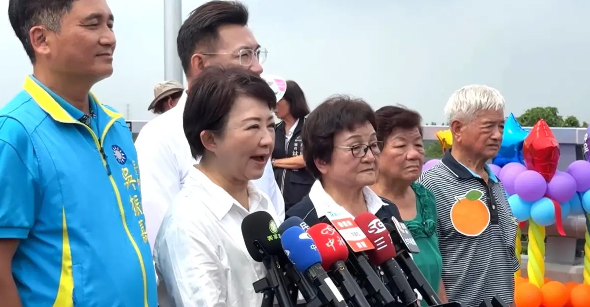 ▲台中市長盧秀燕臉色沉重地喊話，呼籲中央「痛改前非」。（圖／台中市政府提供，2025.09.01）