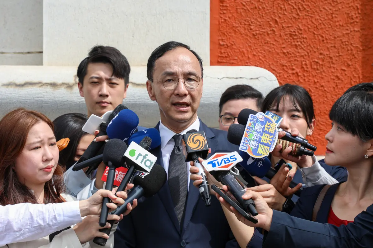 ▲國民黨主席朱立倫說，相關兩岸的訪問都一定要遵守政府通過的法律。（圖／國民黨提供）