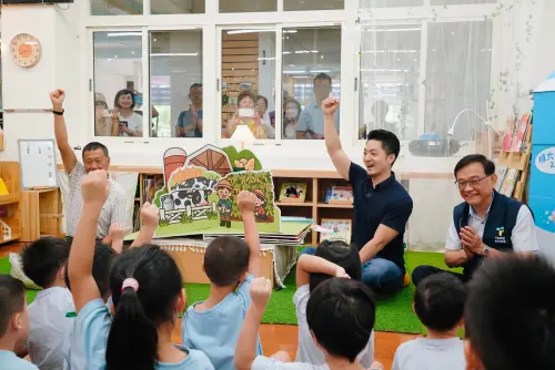 開學了！蔣萬安發筆袋好禮　提醒「生生喝鮮奶」擴大實施
