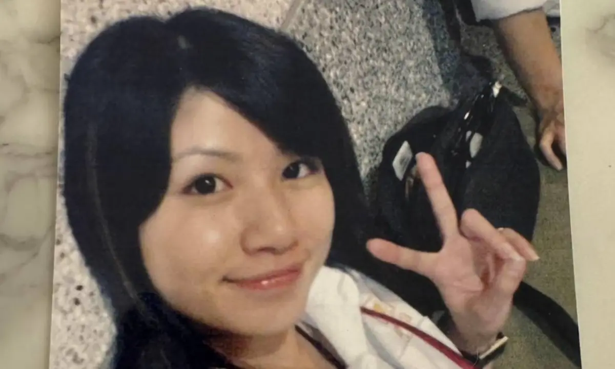 ▲現年40歲的李千娜，在節目《大學聲 Young Voice》中公開學生時期的嫩照，和現在零變化，與女兒顧穎樣貌非常相像。（圖／踢帕娛樂）