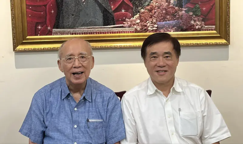 ▲前台北市長郝龍斌拜會前國民黨主席吳伯雄。（圖／翻攝自郝龍斌臉書）