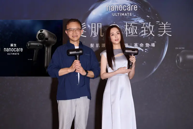 ▲Panasonic 台灣松下銷售公司總經理張天來(左)活動大使柯佳嬿(右) 合照。（圖／Panasonic 台灣松下提供）