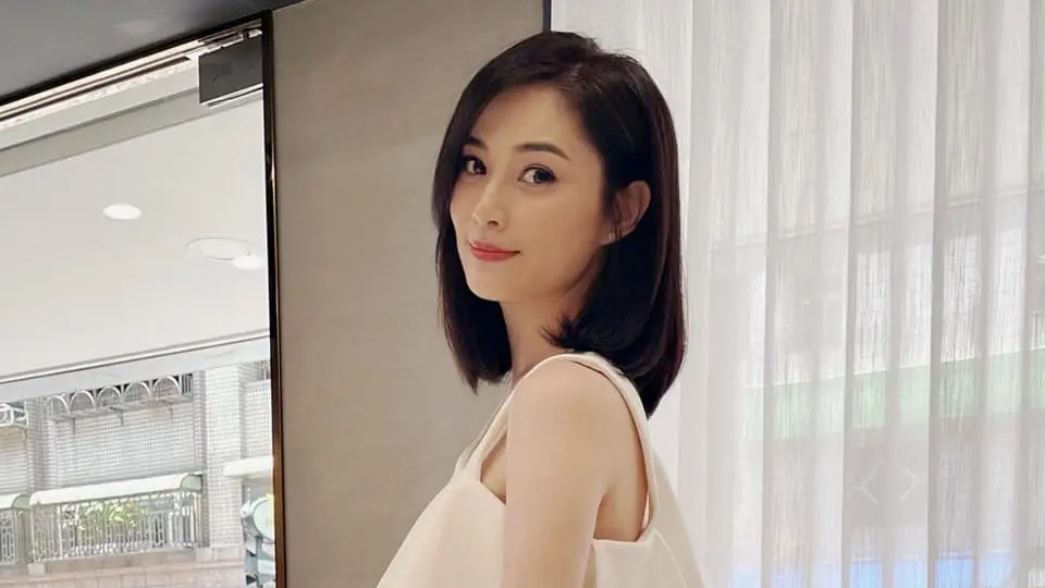 ▲初代大嫂團曾在綜藝節目上，因敢聊婚姻與床事話題爆紅，如今多數人淡出演藝圈，轉戰副業或專注家庭，《NOWNEWS今日新聞》盤點這群「大哥的女人」近況：熊家婕（如圖）、余皓然等人的女兒接棒成為「最美星二代」，Vicky與曾雅蘭持續分享家庭近況，林秀琴則靠直播拓展新舞台。（圖／翻攝自臉書家婕333）