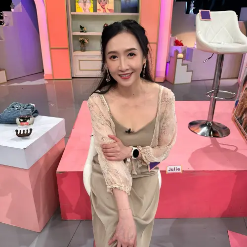 ▲初代大嫂團之一的Julie與名主持人陽帆的女兒安吉近期出道。（圖／翻攝自臉書劉景莊 茱莉Julie's 分享天地）